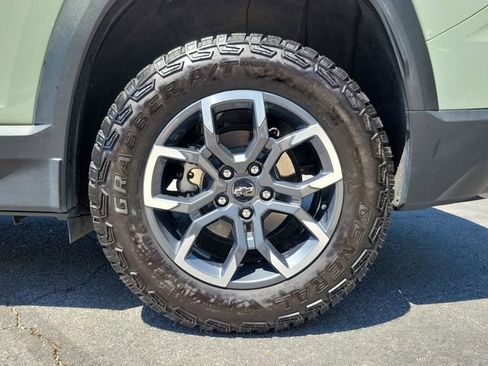 Used 2025 Chevrolet Equinox ACTIV w/ Safety and Technology Package FWD image 7