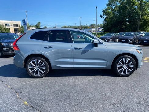 Used 2022 Volvo XC60 B5 Momentum w/ Climate Package AWD/4WD image 2