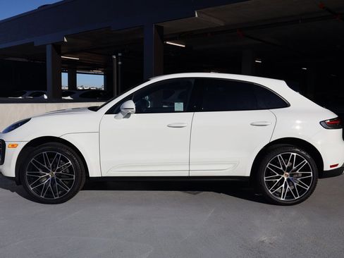 Certified 2025 Porsche Macan image 2