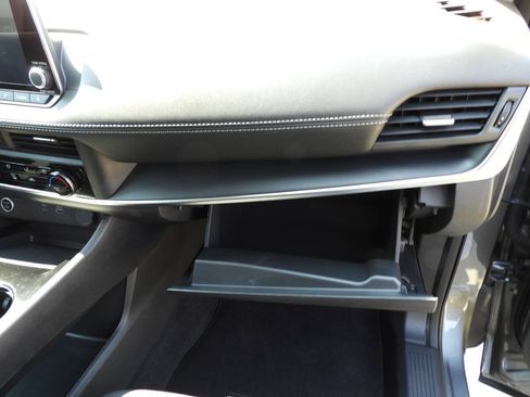Used 2023 Nissan Rogue S AWD/4WD image 33
