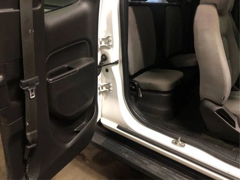 Used 2016 Chevrolet Colorado W/T image 10