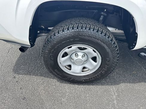 Used 2019 Toyota Tacoma SR w/ SR Convenience Package RWD image 18