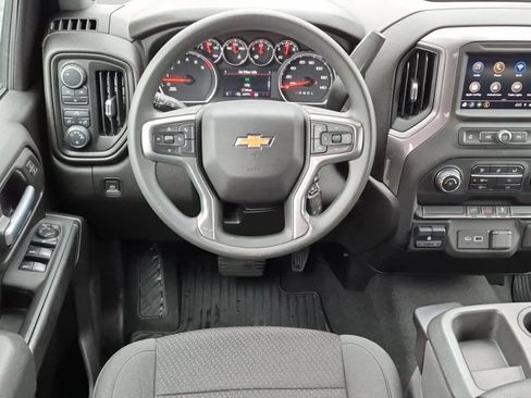 Used 2022 Chevrolet Silverado 2500 Custom w/ Custom Convenience Package image 9