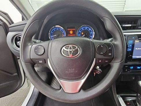 Used 2018 Toyota Corolla LE w/ LE Premium Package w/Moonroof FWD image 18