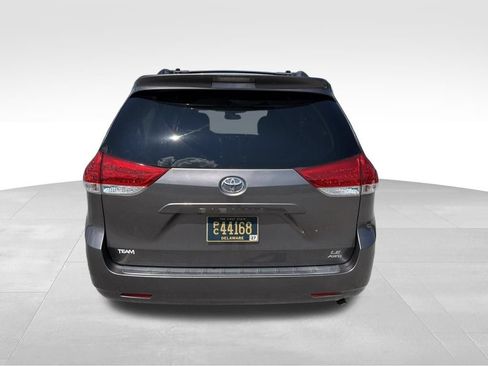 Used 2014 Toyota Sienna LE AWD/4WD image 5