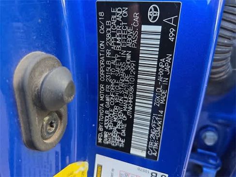 Used 2019 Toyota C-HR XLE image 35