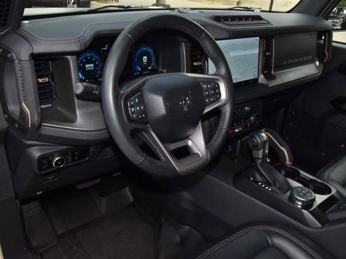 Certified 2025 Ford Bronco Badlands AWD/4WD image 39