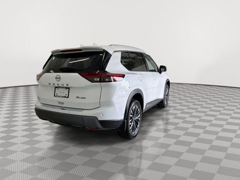 Certified 2025 Nissan Rogue SL w/ Tech Package AWD/4WD image 11
