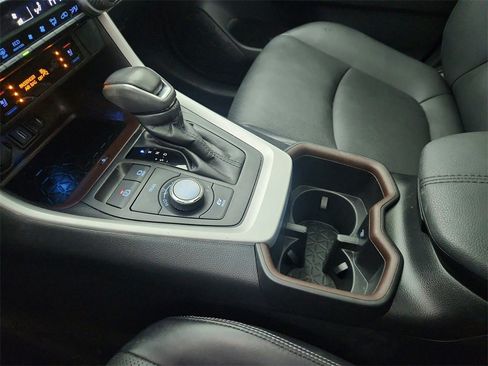 Used 2022 Toyota RAV4 Limited image 15
