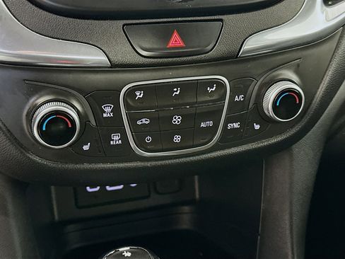 Used 2020 Chevrolet Equinox LT image 24