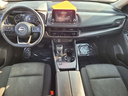 Used 2024 Nissan Rogue SV image 9