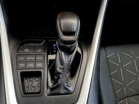 Used 2021 Toyota RAV4 XLE w/ Convenience Package AWD/4WD image 29