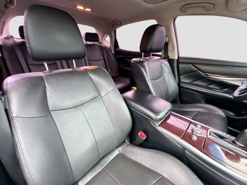 Used 2018 INFINITI Q70 L 3.7 image 30