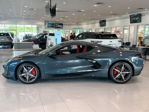 Used 2021 Chevrolet Corvette Stingray Preferred Cpe w/ Z51 Performance Package RWD image 4