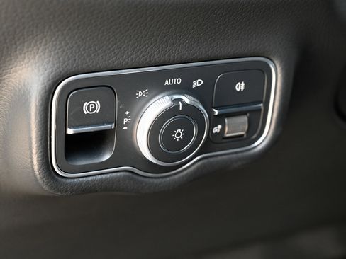Used 2025 Mercedes-Benz G 550 image 22
