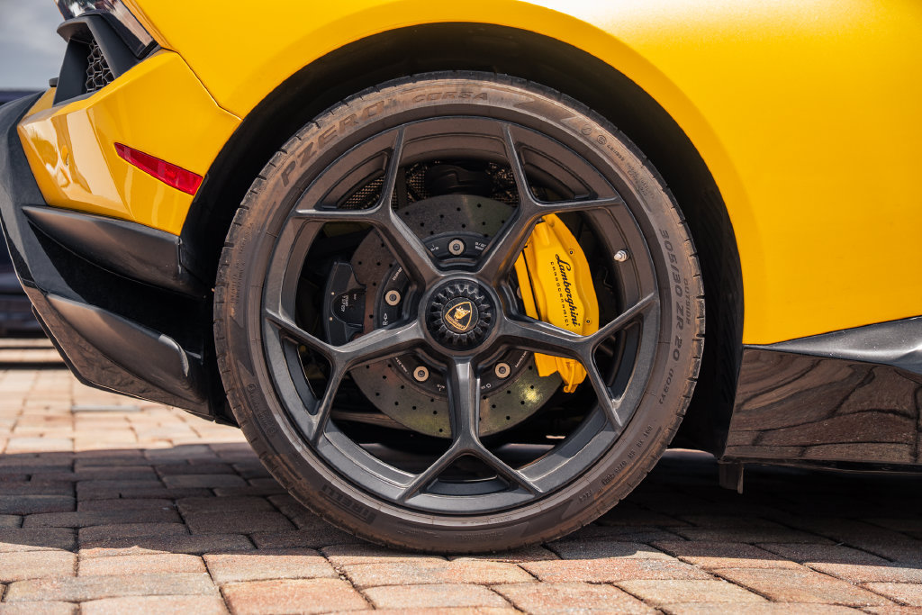 Used 2018 Lamborghini Huracan Performante AWD/4WD image 13