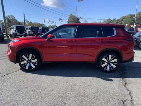 New 2025 Mitsubishi Outlander SE image 2