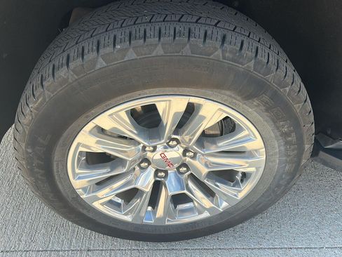 Used 2025 GMC Yukon XL Denali AWD/4WD image 15