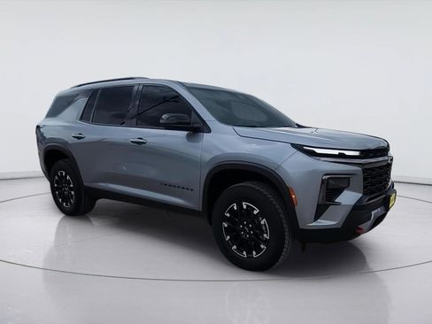 Used 2026 Chevrolet Traverse Z71 w/ Driver Confidence Package AWD/4WD image 2