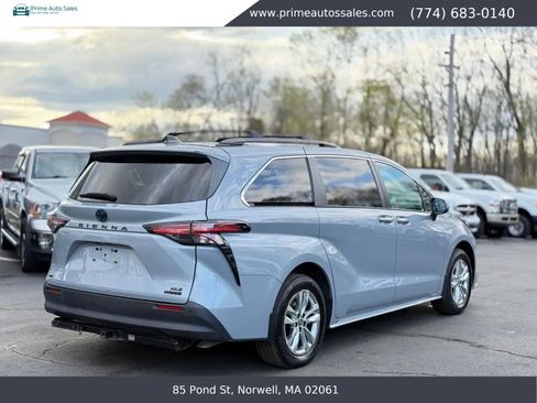 Used 2022 Toyota Sienna XLE Woodland Edition AWD/4WD image 7