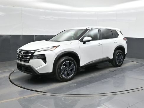 Used 2026 Nissan Rogue SV FWD image 8