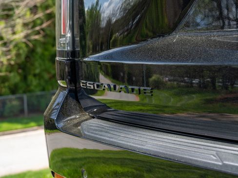 Used 2025 Cadillac Escalade Sport Platinum w/ LPO, ONYX Package image 12