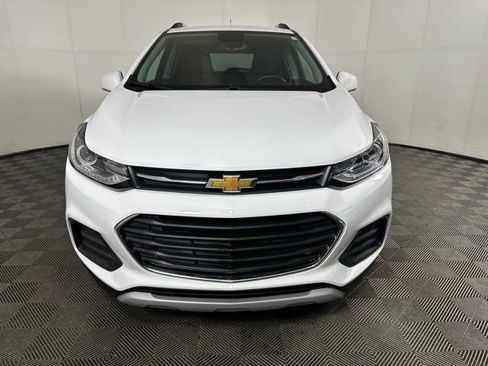 Used 2022 Chevrolet Trax LT w/ LT Convenience Package image 8