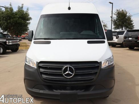Used 2022 Mercedes-Benz Sprinter 3500 image 2