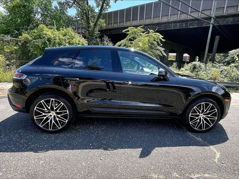 Certified 2023 Porsche Macan AWD/4WD image 6