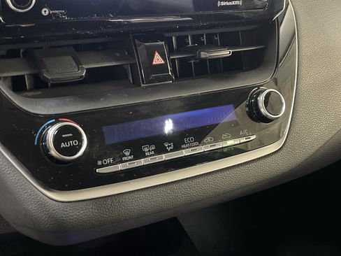 Used 2021 Toyota Corolla LE image 24