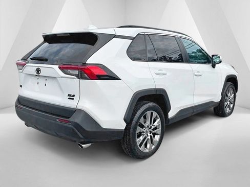 Used 2020 Toyota RAV4 XLE Premium AWD/4WD image 9