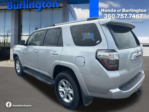 Used 2019 Toyota 4Runner SR5 AWD/4WD image 4