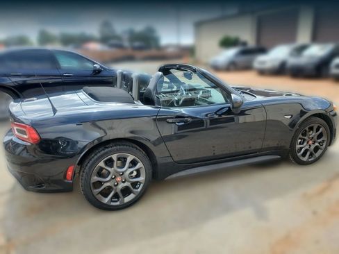 Used 2017 FIAT 124 Spider Abarth RWD image 12