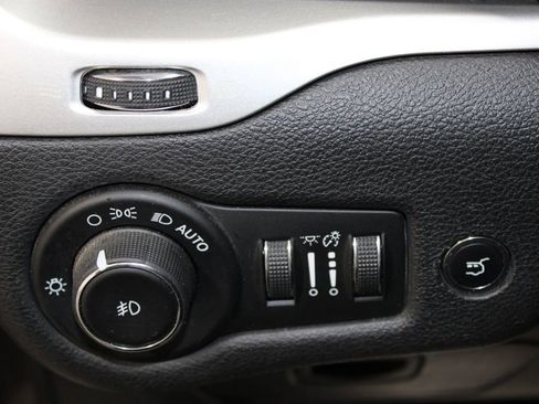 Used 2017 Jeep Cherokee Trailhawk w/ Comfort/Convenience Group image 30