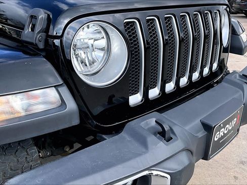 Used 2018 Jeep Wrangler Unlimited Sahara w/ Dual Top Group image 29