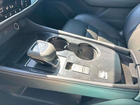 Used 2023 Nissan Rogue SL image 38