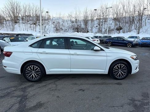 Used 2020 Volkswagen Jetta SE w/ SE Cold Weather Package image 11