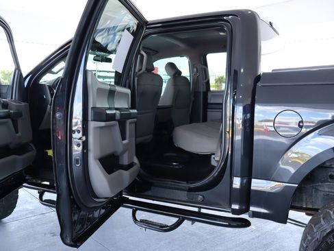 Used 2015 Ford F150 XLT image 22