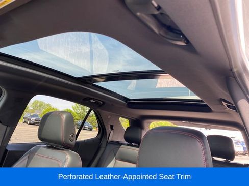 Certified 2022 Chevrolet Equinox RS w/ RS Leather Package AWD/4WD image 16