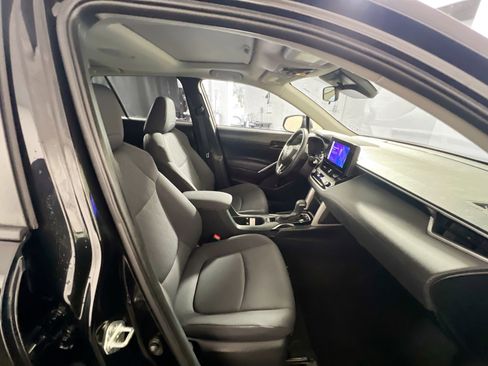 Used 2023 Toyota Corolla Cross LE w/ Moonroof Package FWD image 31