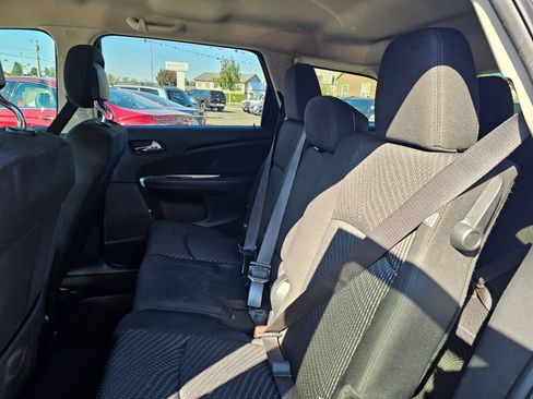 Used 2019 Dodge Journey SE image 22