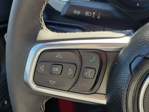 Used 2025 Jeep Wrangler Unlimited Sahara image 11