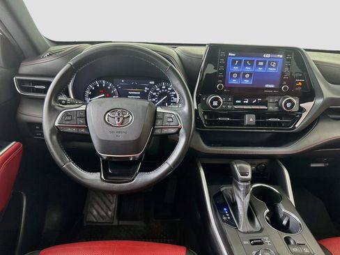 Used 2021 Toyota Highlander XSE AWD/4WD image 25