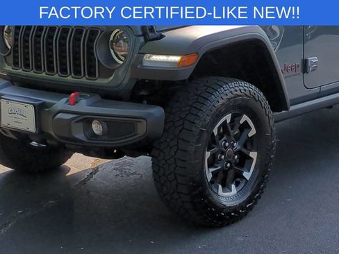 Certified 2025 Jeep Gladiator Rubicon w/ Convenience Group AWD/4WD image 9