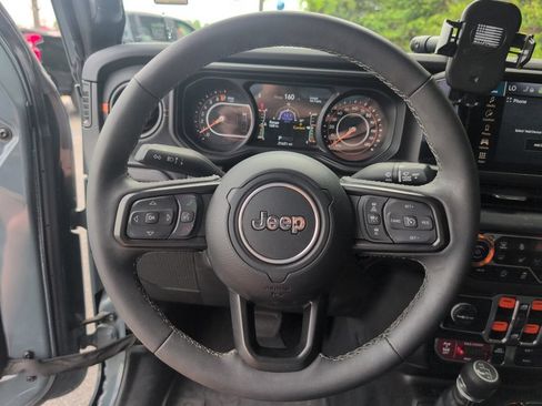 Used 2025 Jeep Gladiator Mojave w/ Convenience Group AWD/4WD image 27