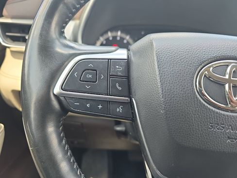 Used 2021 Toyota Highlander Platinum AWD/4WD image 17