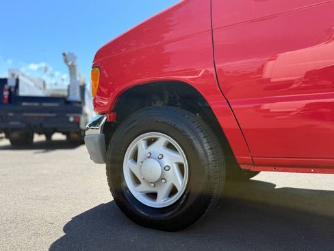 Used 2006 Ford E-350 and Econoline 350 Super Duty RWD image 29