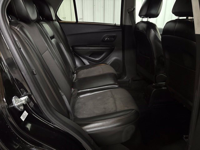 Used 2021 Chevrolet Trax LT w/ Midnight Edition FWD image 11