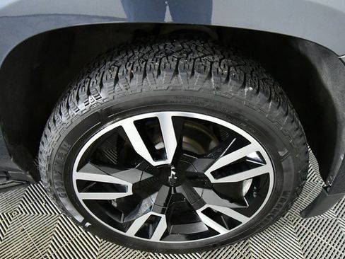 Used 2020 Chevrolet Suburban Premier image 18