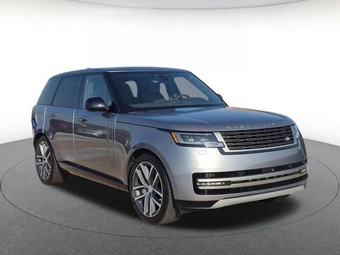 Used 2025 Land Rover Range Rover SE AWD/4WD image 3